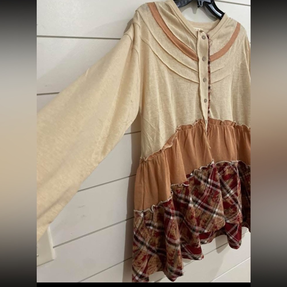 POL Cream and Tan Button-Up Tunic